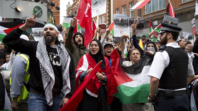 المئات يحتجون أمام سفارة إسرائيل في لندن ضد ممارساتها في "الأقصى"