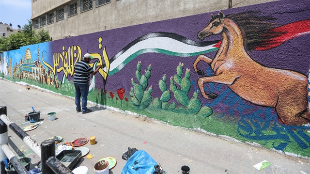 فنانون بغزة يرسمون "جدارية" دعما للمسجد الأقصى