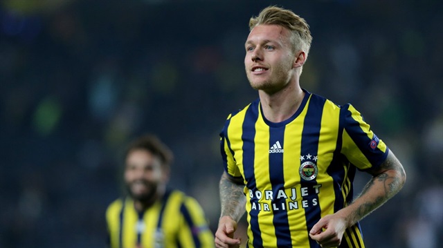 Fenerbahçe'nin Danimarkalı savunma oyuncusu Simon Kjaer, Sevilla'nın transfer teklifini değerkendiriyor.