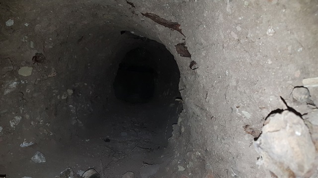 Nusaybin'de mezarlıkta tünel bulundu. 