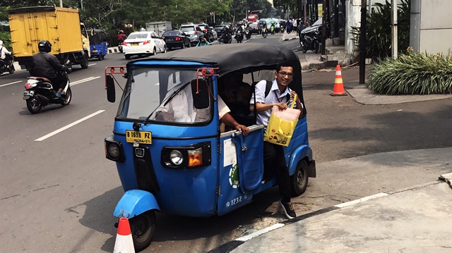 " باجاي تاكس" قاهر الزحام المروري في أندونيسيا