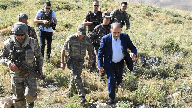 Şırnak Valisi Mehmet Aktaş, Faraşin Yaylası'nda yürütülen müşterek operasyonu yerinde izledi.