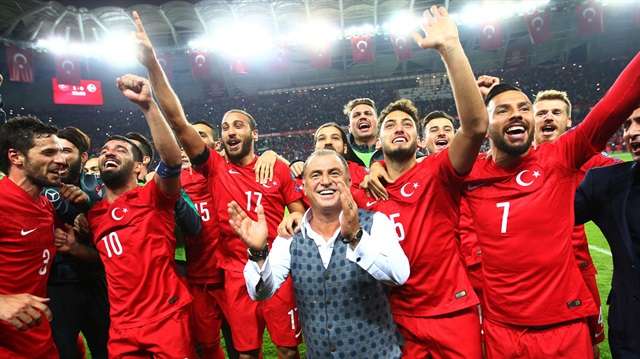 Türkiye Futbol Direktörü Fatih Terim, kariyerinde 3. kez milli takıma veda etti.