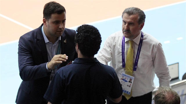 Gençlik ve Spor Bakanı Osman Aşkın Bak takım yöneticilerine böyle ikna etti.