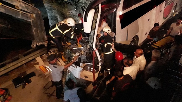 Kahramanmaraş’ta yolcu otobüsünün tıra arkadan çarpması sonucu 1 kişi öldü, 26 kişi yaralandı.