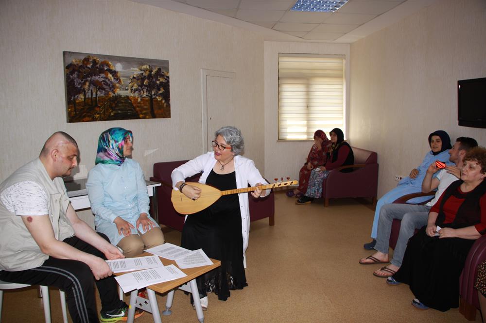 Uslu, müziğin insan üzerindeki pozitif etkisine inandığını söyledi.