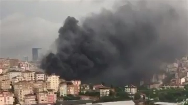 ​Kağıthane'de depoya yıldırım düştü, yangın çıktı! Son dakika İstanbul haberleri