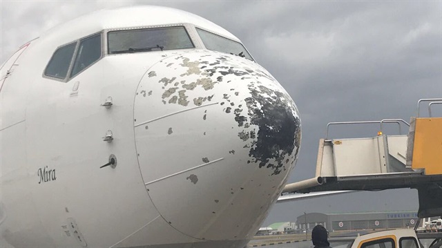 ​Dolu yağışı uçaklara hasar verdi