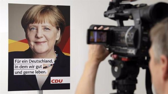 Almanya Başbakanı Merkel'in hazırladığı seçim afişi