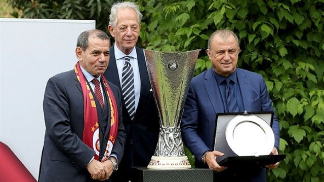 Galatasaray Başkanı Dursun Özbek, Fatih Terim'le ilgili düşüncelerini ilk defa yakın çevresine anlattı. 