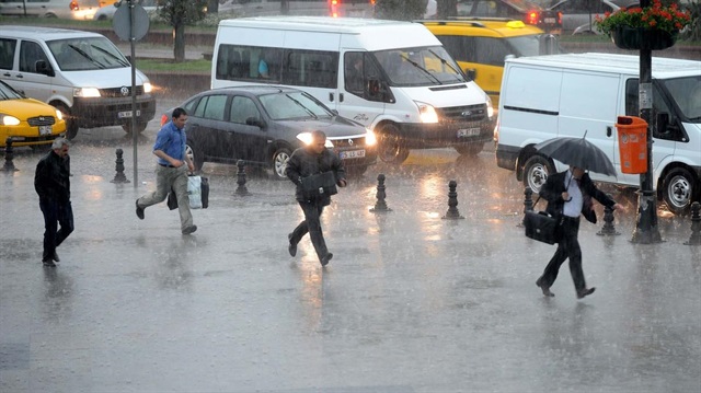 İstanbullular dikkat! Bu ilçelerde bulunanlara yağış uyarısı