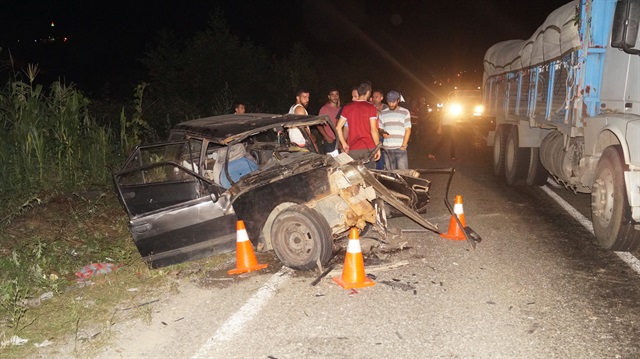  Trabzon'da otomobil ile kamyonetin çarpıştığı kazada bir kişi öldü, 3 kişi yaralandı.