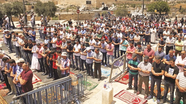 Filistin'de Cuma namazı