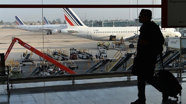 ​Air France Venezuela'ya uçuşlarını askıya aldı.