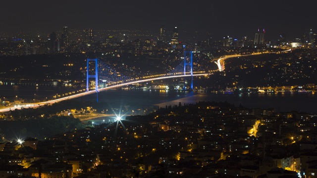 Türkiye'nin topraklarının yüzde 71'inin deprem kuşağında olduğunun altını çizen Çevre ve Şehircilik Bakanı Mehmet Özhaseki, İstanbul'un deprem riskini en yakından hissedecek şehirlerin başında geldiğini söyledi. 
