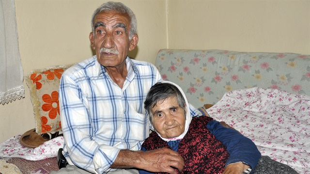 Mustafa Şahin görücü usulü ile evlendiklerini ancak eşini çok sevdiğini söyledi.
