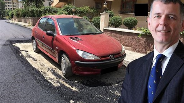 İngiltere’nin Ankara Büyükelçisi Richard Moore aracının fotoğrafını koyarak çok ilginç bir paylaşımda bulundu.