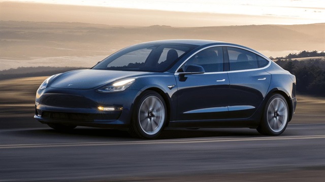 Tesla Model 3, ABD'de 35 bin dolardan başlayan fiyatlarla satılıyor.