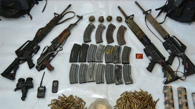Öldürülen teröristlere ait 3 adet M-16 piyade tüfeği, bir adet kalaşnikof piyade tüfeği ele geçirildi. 