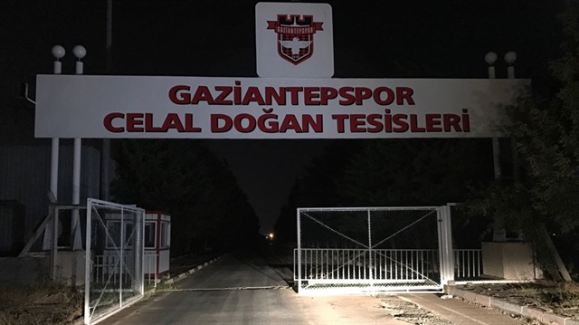 Tesislerin elektriği geçmiş dönem borcundan dolayı kesildi.