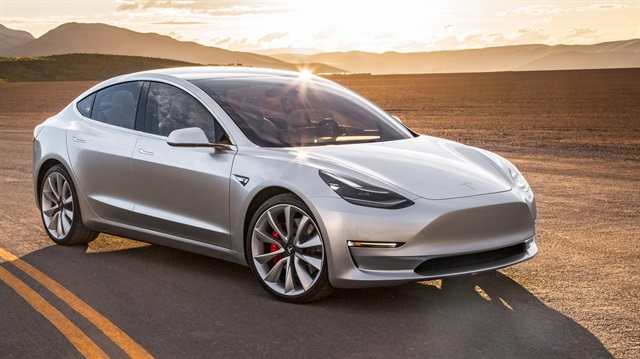 Beklenilenin çok üzerinde ön sipariş alan Tesla model 3'ün üretiminde sorun yaşandığı içi Elon Musk, artık satmamak için elimizden gelen her şeyi yapacağız şeklinde açıklamada bulundu.