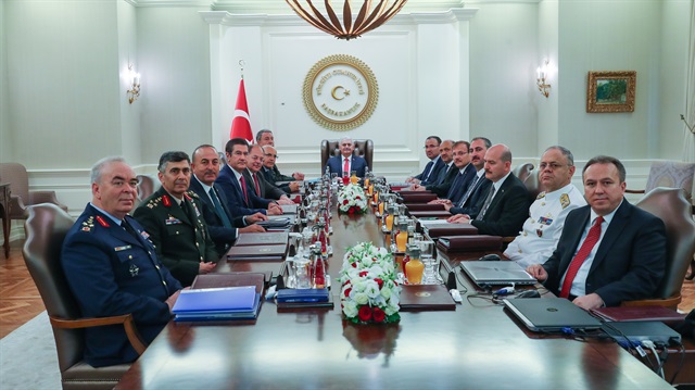 YAŞ toplantısı Başbakan Binali Yıldırım başkanlığında Çankaya Köşkü'nde yapıldı.