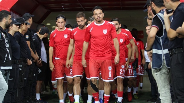 TFF 1. Lig ekiplerinden Samsunspor'da sportif direktör Coşkun Zeren, görevinden istifa ettiğini bildirdi.