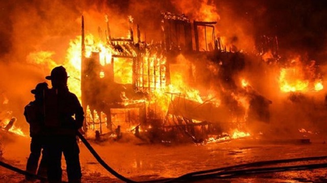 Erzincan'daki yangında 1 mescit ve 15 ev yandı