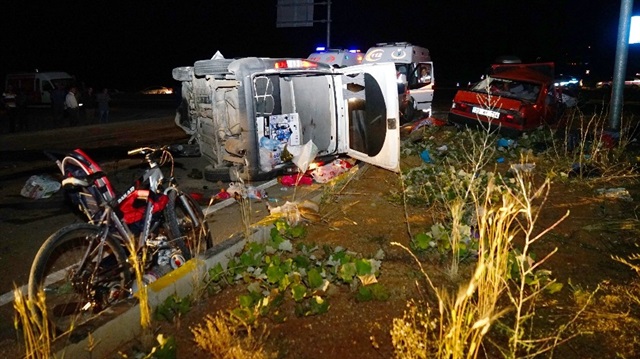 Kastamonu'da kamyonetle otomobil çarpıştı, 2 kişi hayatını kaybetti. 