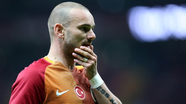 Galatasaray'la yollarını ayırdıktan sonra hangi takıma gideceği merak konusu olan Sneijder'in yeni adresi Fransa oldu.