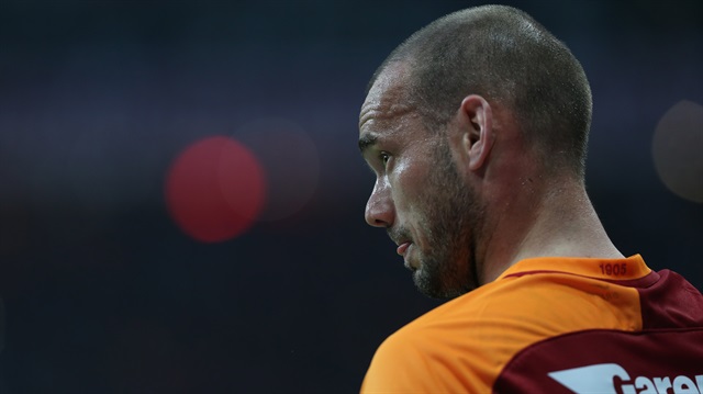 Fransız kulübü Nice'e transfer olması beklenen Sneijder'in yıllık ücreti de belli oldu.