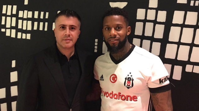 Beşiktaş'ın yeni transferi Lens Beşiktaş formasını giydi.