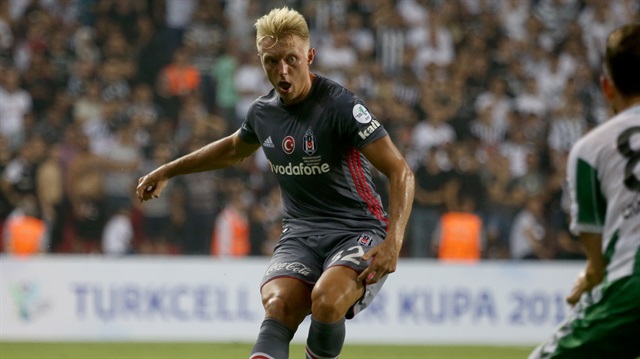 Beşiktaş'ın Alman sağ beki Andreas Beck, Konyaspor maçında sergilediği kötü performansla eleştirilerin hedefi oldu.