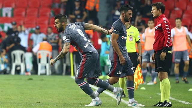 Negredo Beşiktaş formasıyla ilk maçına Konyaspor karşısında çıktı.
