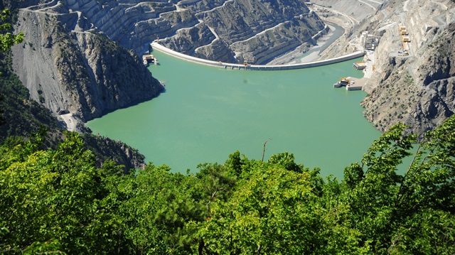 Deriner Barajı, Türkiye'de üretilen hidroelektriğin yüzde 3'ünü karşılıyor.