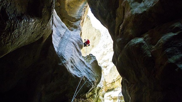 Yenipazar Belediye Başkanı İlhan Özden, yaptığı açıklamada, yaklaşık 3 kilometre uzunluğunda, 700 metre yüksekliğindeki kanyonu dünyaya tanıtmayı amaçladıklarını söyledi.