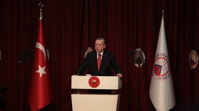 Cumhurbaşkanı Erdoğan, Trabzon Sanayi ve Ticaret Odasında konuşuyor.