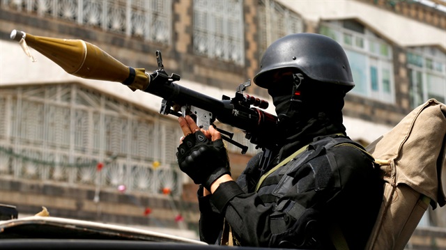 Aid groups say Yemen airport closure hinders aid, traps patients