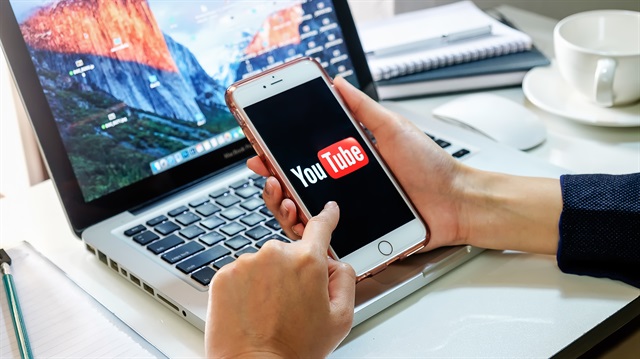 YouTube devreye soktuğu mesajlaşma özelliği ile video izleyen kullanıcıların sosyal medyaya olan ihtiyacını aza indirmeyi planlıyor.