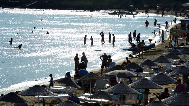 Bazı vatandaşlar da 28-29 Ağustos'ta yıllık izin alarak tatillerini şimdiden 10 güne çıkardı.