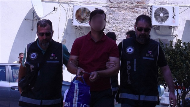 İzmir'de 3 şüpheli yakalandı. 