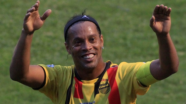 Dünya futbolunun önemli yıldızlarından biri olan Ronaldinho, geri dönüş mesajı verdi.