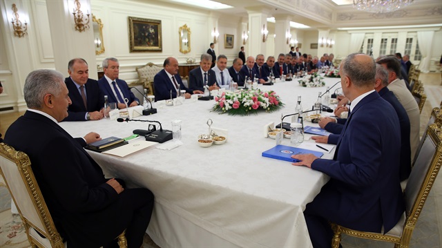 Başbakan Binali Yıldırım, Türk-İş Başkanlar Kurulu üyeleri Başbakanlık Çankaya Köşk'ünde bir araya geldiler.