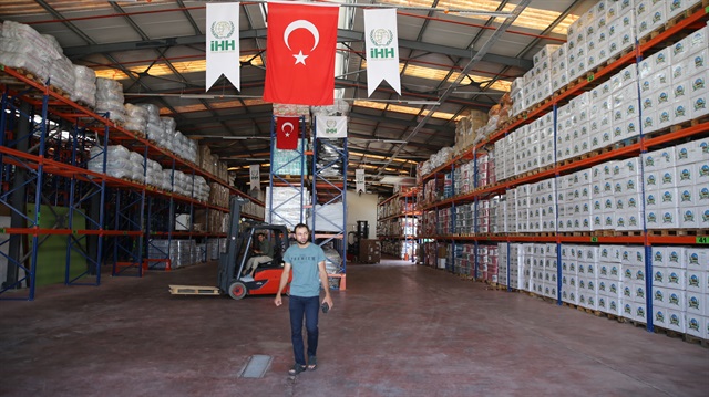 "الإغاثة الإنسانية" التركية ترسل 2260 شاحنة مساعدات إلى سوريا