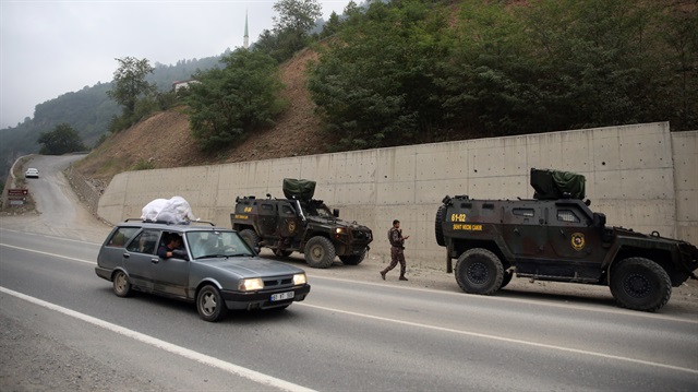 Bölgeye çok sayıda güvenlik görevlisi sevk edildi. 