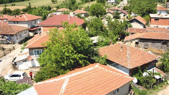 Köy muhtarı Turhan Üstündağ, köylerine son yıllarda yerli ve yabancı turistlerin adeta akın ettiğini söyledi.