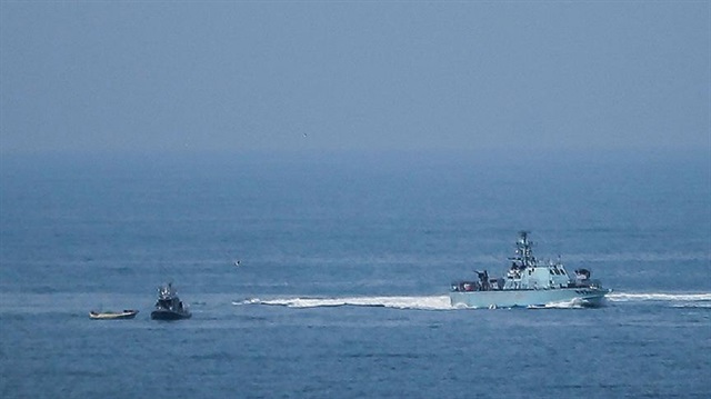 İsrail deniz kuvvetleri, Gazze sahili açıklarında Filistinli balıkçıların teknelerine el koydu.

