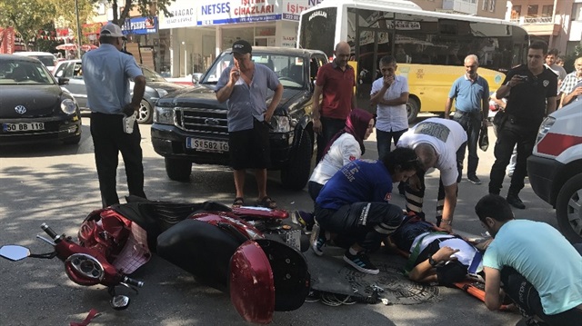 Aksaray’da kamyonetin elektrikli bisikletle çarpışması sonucu meydana gelen trafik kazasında 1 kişi yaralandı.