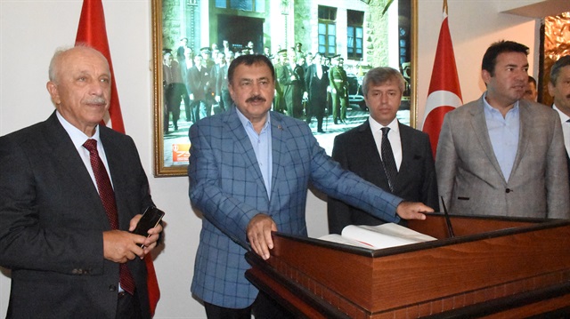 Bakan Eroğlu, "Bayram tatili kararı Salı günü verilecek" dedi.