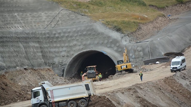 Öte yandan inşaatı yapan firma yetkilisi Ilgar Tüneli’nin, 29 Ekim 2019’da tamamlanacağını söyledi.